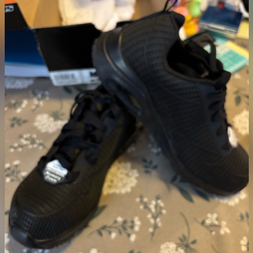 Skechers for Work. Black Composite safety Toe. New condition in Box. 9.5 Medium